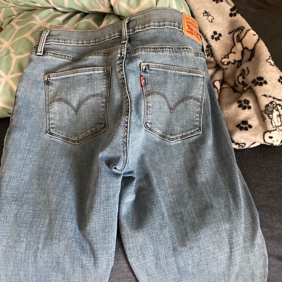 Clothes - Picture 4 of 9